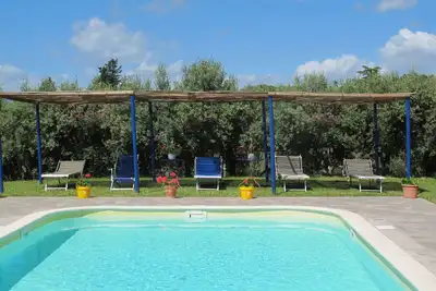 Image de Confortable appartement avec Wifi, piscine, terrasse, animaux admis, vue panoramique et parking