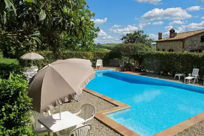 Image de Joli appartement dans une maison de vacances avec climatisation, piscine, Wifi, Tv, patio