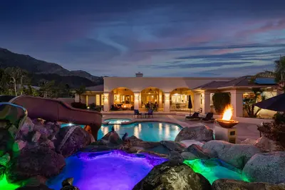 Image de Nouvelle Liste! Prix Promo! Maison De Piscine PRIVÉE Haut De Gamme!