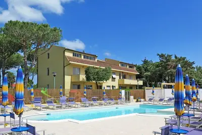 Confortable appartement avec climatisation, piscine, Wifi, Tv, patio, animaux admis et parking