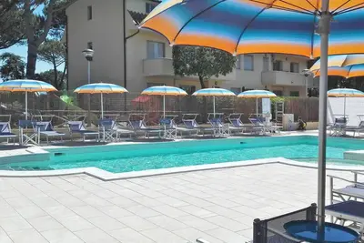 Agréable appartement avec piscine, Wifi, climatisation, Tv, patio, animaux admis et parking