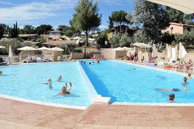 Image de Bel appartement dans une maison de vacances avec piscine, terrasse, animaux admis et parking
