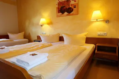 Image de Chambre triple chat. A, non-fumeur, toilettes et douche - Hotel Werneths Landgasthof Hirschen