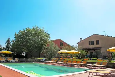 Image de Joli appartement dans une maison de vacances avec Wifi, piscine, Tv, patio et parking