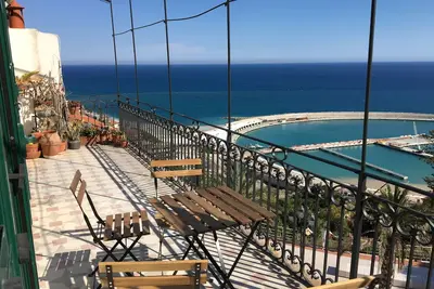Image de Grand appartement avec vue incroyable sur la mer