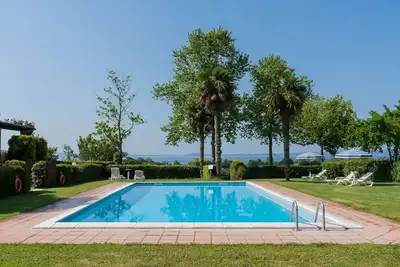 Appartement dans une maison de vacances avec Wifi, piscine, Tv, terrasse, animaux admis, parking