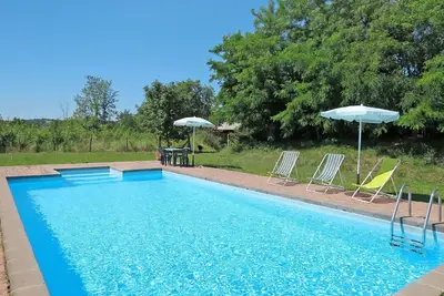 Bel appartement dans une maison de vacances pour 5 personnes avec piscine, Wifi, patio et parking