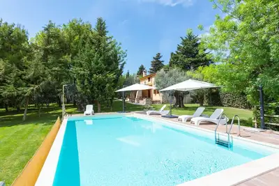 Image de Joli appartement dans une maison de vacances avec piscine, Wifi, Tv, terrasse et parking