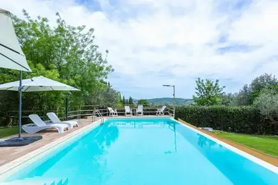 Appartement dans une maison de vacances avec piscine, Wifi, Tv, patio, animaux admis, parking
