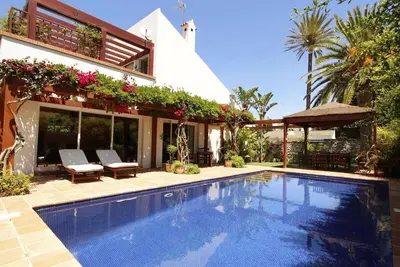 Image de Fuente de Gallo - fantastique maison jumelée avecvue sur la mer, piscine et jardin très près de la plage