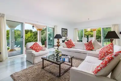 Image de Casa Christina, une villa lumineuse et spacieuse située à Sotogrande Alto