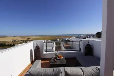 Image de Moderne maison mitoyenne avec vue mer, piscine communautaire, près de la plage