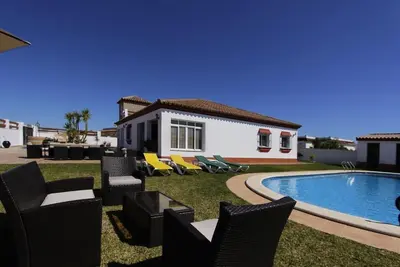 Image de Roche Viejo - Spacieuse et confortable villa dans une calme zone avec piscine.