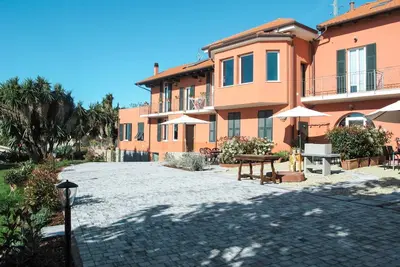 Agréable appartement pour 4 personnes avec Wifi, Tv, patio et parking