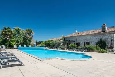 Image de La Garenne - Fantastic Gite  with pool in 30+ acres nr Bergerac