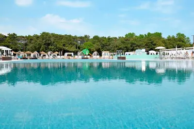 Joli appartement avec Wifi, climatisation, piscine, Tv, terrasse, animaux admis et parking