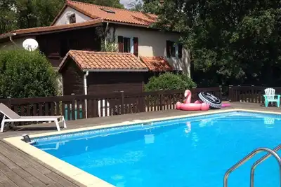 Belle ferme charentaise individuelle avec grande piscine et vue dégagée