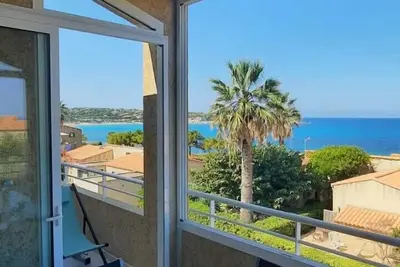 Image de Appt avec Clim, et Wifi proche de la plage pour 4 personnes.