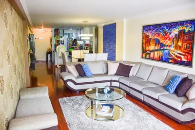 Image de Bel appartement au coeur de Miraflores (3 pâtés de maisons du malecon)