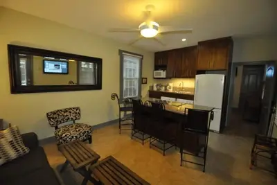 Image de Nola zone historique 2bdrm / 2ba w / patio à Crescent Moon Villas