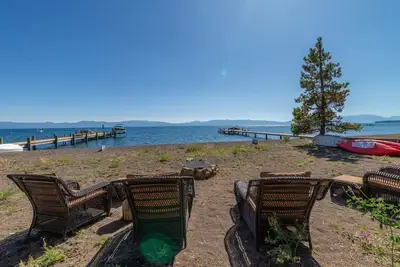 Image de Nouvelle liste! Maison au bord du lac sur Westhore! Plage de sable!