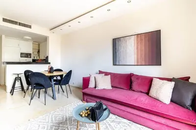 Image de King David Luxury 1br/Pool/Parking/breakfast