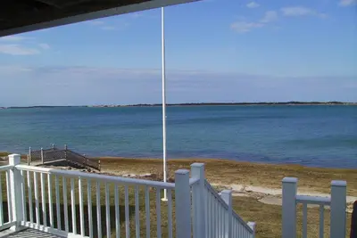 Image de Grande terrasse confortable avec bain à remous et couchers de soleil!