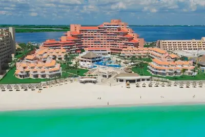 Image de Ocean view condo in Sunny Cancun, steps from beach