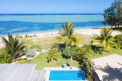 Image de Chalet Kestrel pied dans l'eau, piscine privée, wifi, belle plage et snorkeling