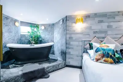 Image de Stay With Empire- Dickson Road
