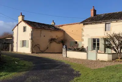 Image de Charmante maison de campagne traditionnelle, grand jardin privé, équipements modernes.