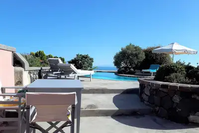 Image de Maison de Christa, piscine, Meerblick, wunderschöner Garten