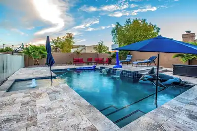 Image de Glendale Escape Pet-Friendly avec Fire Pit & Yard!