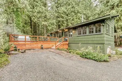 Image de Charmante cabine pour chiens avec bain à remous privé et superbe emplacement au bord de la rivière!