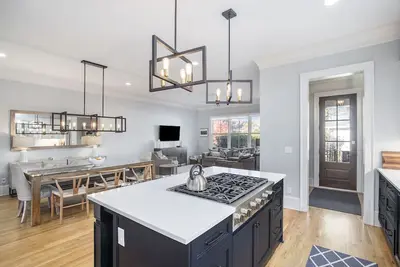 Image de Maison de ville de luxe nouvellement construite Elizabeth à 1, 6 km de Uptown Charlotte