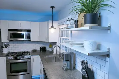 Image de Suite d'hôtes 3bdr propre entre le centre-ville et la plage # 00971