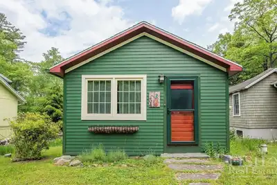 Image de Le cottage pittoresque de Sears \"Helena's\", à un seul niveau, en diagonale en face du Sweet Shoppe dans Eagles Mere.