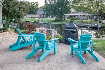 Image de The Rock at Lake Granbury-lakeside country charm.