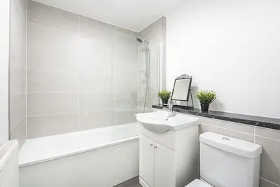 Image de Spacieux appartement de 3 chambres près de Victoria Park