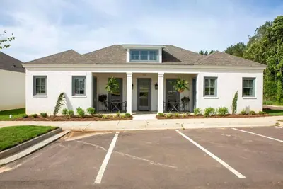 Country Club Cottages avec Golf / Piscine / Tennis / Fitness juste devant votre porte!