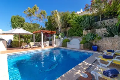 Image de Maison de 3 chambres avec piscine privée et vue sur la mer dans le centre de Carvoeiro
