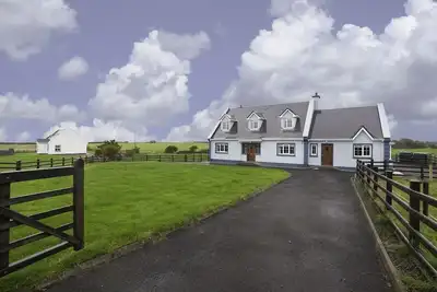 Image de Maison de luxe 4 étoiles acceptant les animaux de compagnie et appartement séparé à 1 lit sur le Wild Atlantic Way