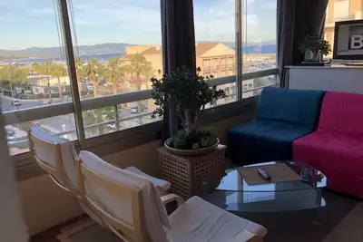 Image de 3 pièces port Hyeres, vue mer, Internet wifi Tv Thd, clim, classé 3* tourisme