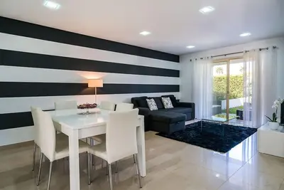 Image de Maison moderne avec piscine, à 600 m de la plage