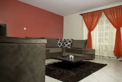 Image de Notre belle maison confortable de 7 chambres avec de beaux accessoires et de l'air frais