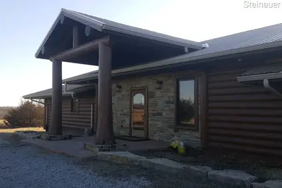 Image de Gobbler Lodge à Dana Farms ~ Lodge parfait pour les réunions de famille ~ Log Home!