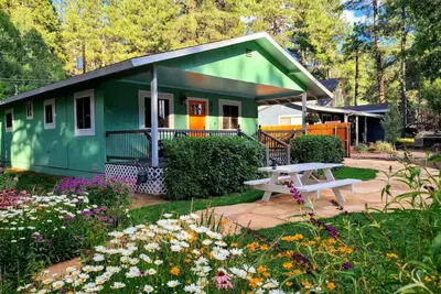 Image de Casita Evita, a colorful, comfy, charming cottage.