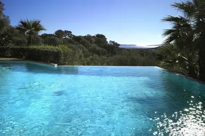 Image de Appartement vue mer avec piscine  \"Les Terrasses du Mirage \" Bormes Les Mimosas