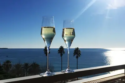Image de Sensationnelle vue mer, au pied des plages et du port de Cannes