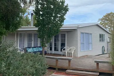 Image de Bellbird Bach par la plage